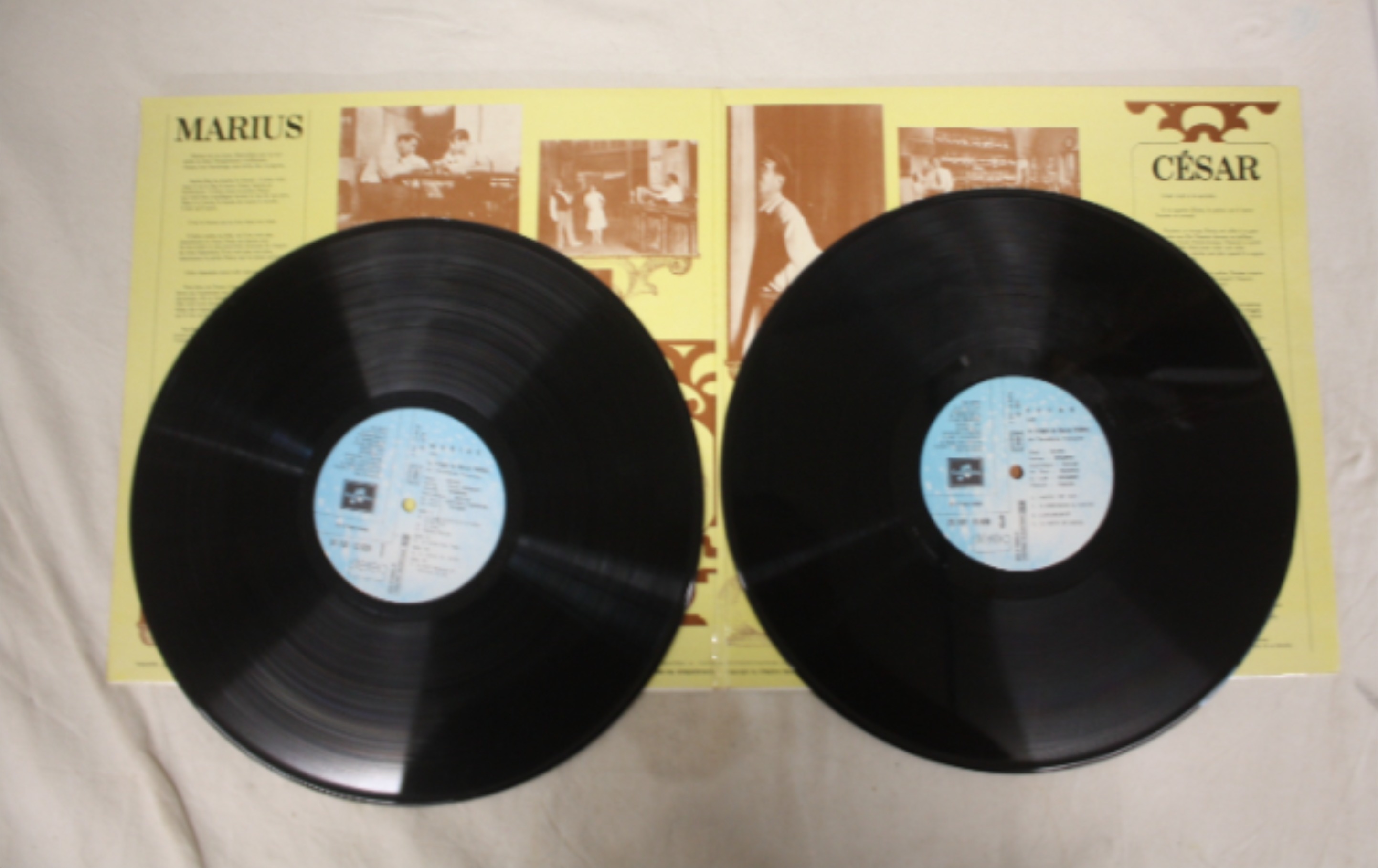 Voir photo 3 de Vinyle Marcel Pagnol Avec Raimu, Pierre Fresnay, Orane Demazis, Charpin, Robert Vattier – Marius Fanny César (La Trilogie De Marcel Pagnol De L'Académie Française) Vinyle Marcel Pagnol Avec Raimu, Pierre Fresnay, Orane Demazis, Charpin, Robert Vattier – Marius Fanny César (La Trilogie De Marcel Pagnol De L'Académie Française) Très bon état - Vue 3 -